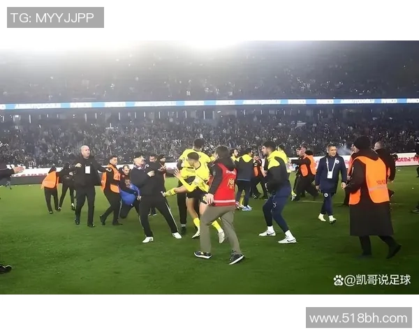 足球明星在比赛中遭遇激烈冲突瞬间引发全场轰动与热议